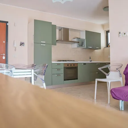 Carlotta's - Marina Apartament *