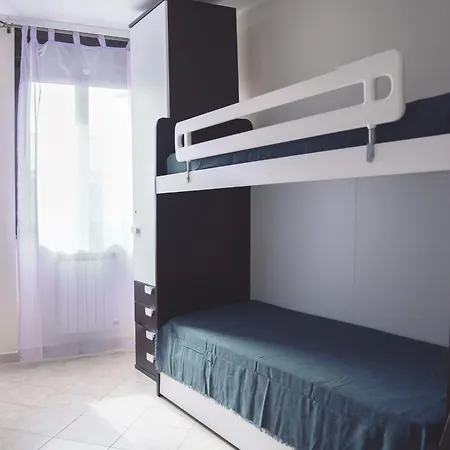 Carlotta's - Marina Apartment *