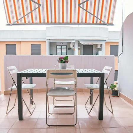 Carlotta's - Marina Apartment *